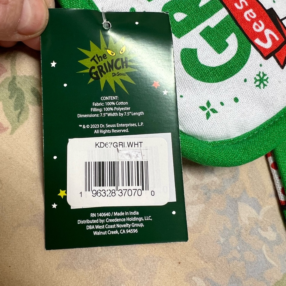 Grinch tea towel & pot holder - Picture 7 of 8